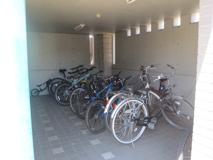 物件外観写真5　(駐輪場)