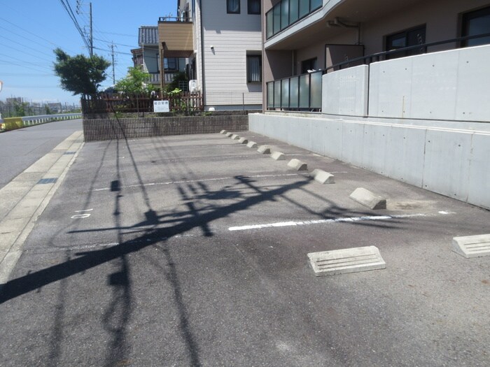 物件外観写真6　(駐車場)