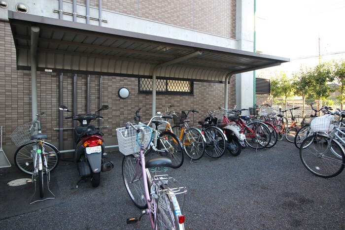 物件外観写真5　(駐輪場)