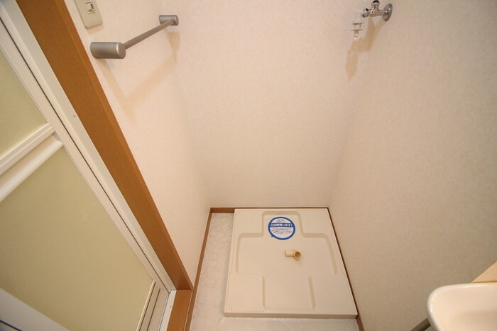 物件内観写真13　(洗濯機置場)