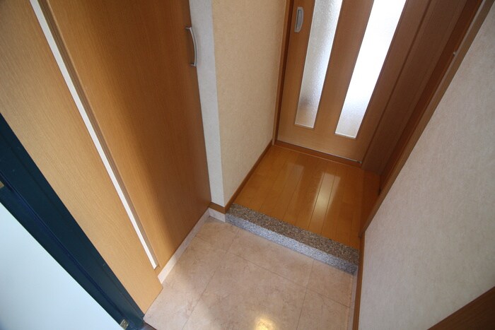 物件内観写真15　(玄関)