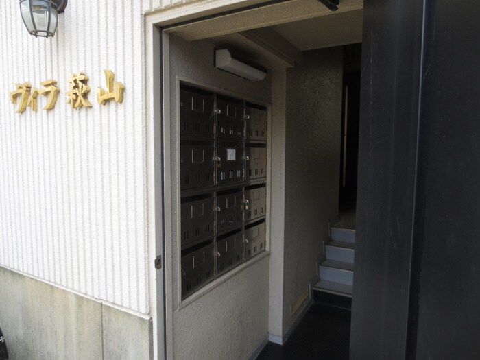 物件外観写真5　(エントランス部分)