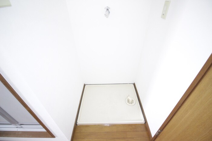 物件内観写真13　(洗濯機置場)