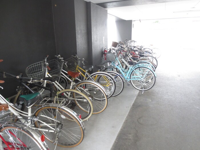 物件外観写真3　(駐輪場)