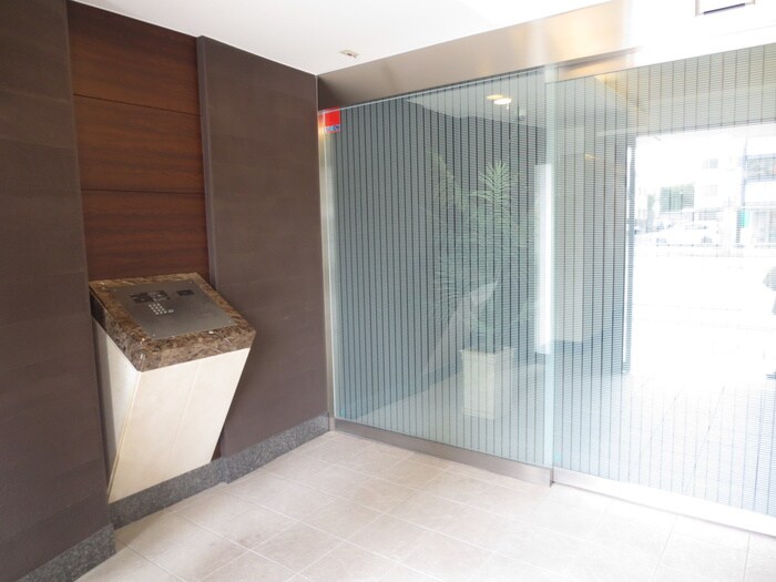 物件外観写真4　(エントランス部分)