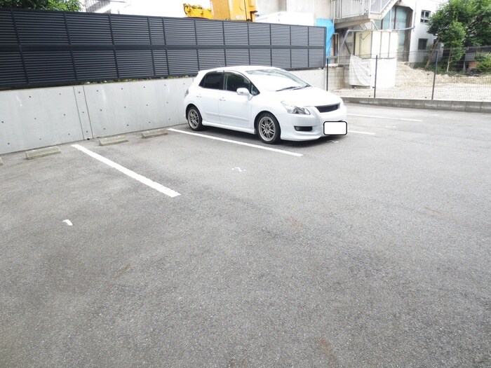 物件外観写真6　(駐車場)