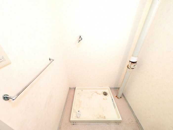 物件内観写真15　(洗濯機置場)