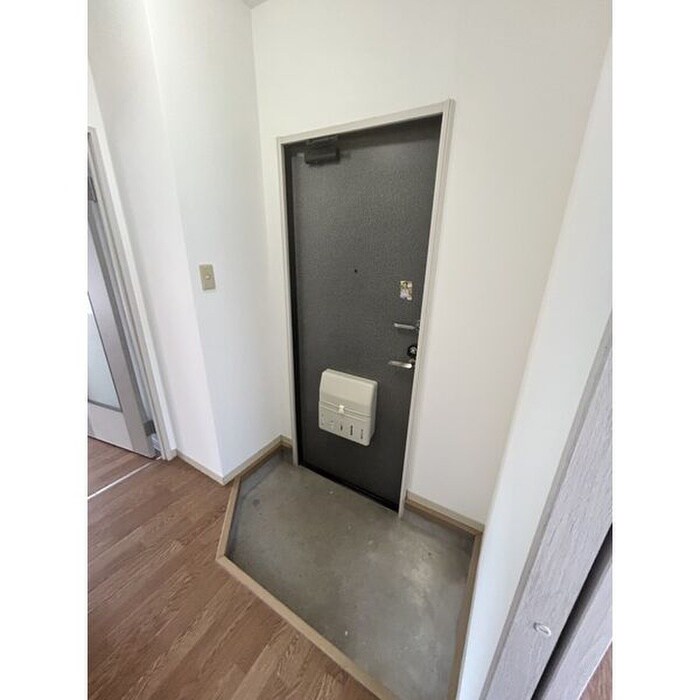 物件内観写真6　(玄関)