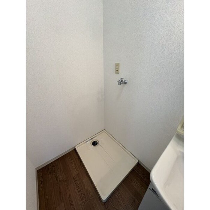 物件内観写真11　(洗濯機置場)