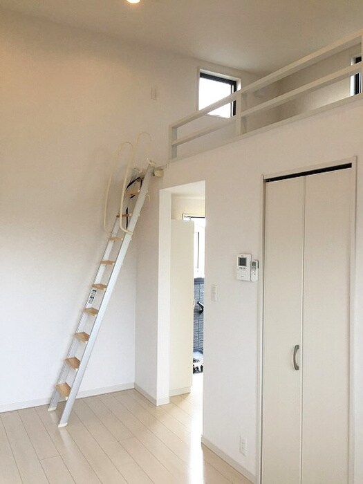 物件内観写真4　(居室)