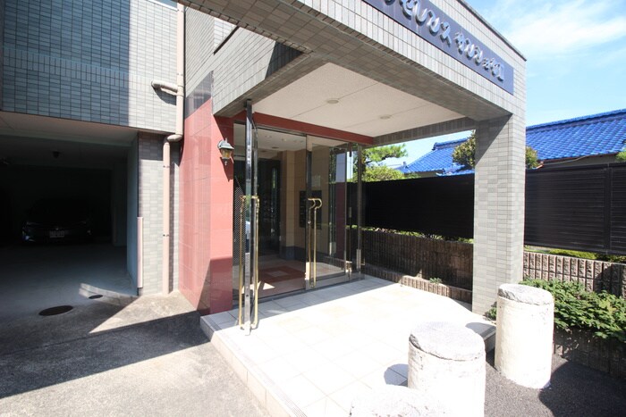 物件外観写真2　(エントランス部分)