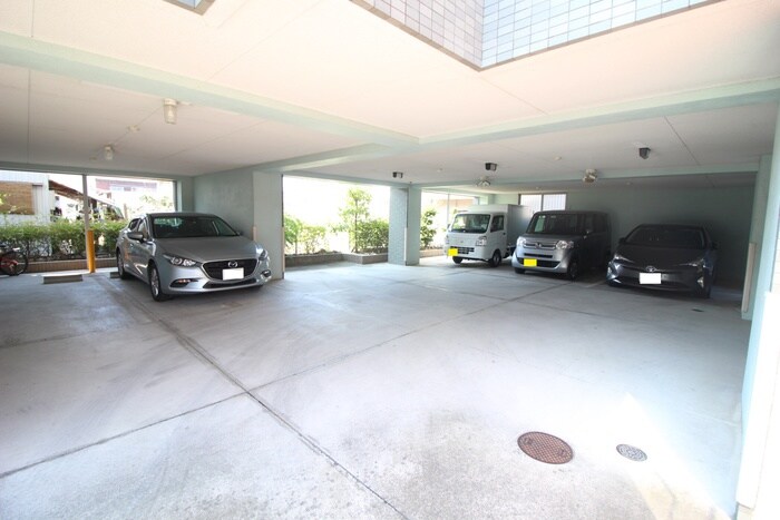 物件外観写真4　(駐車場)