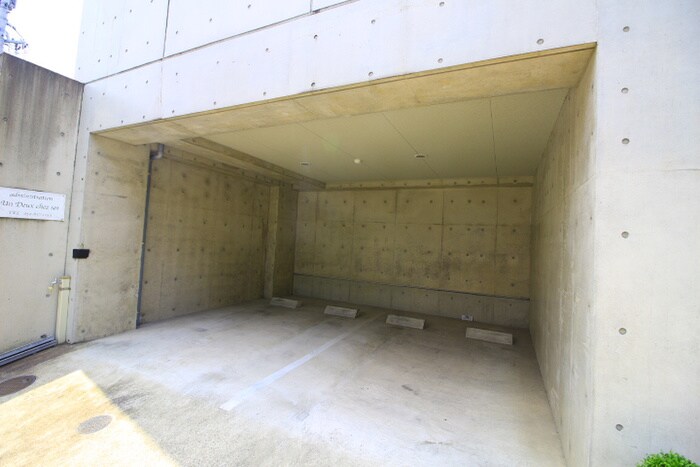 物件外観写真3　(駐車場)