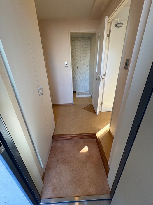 物件内観写真14　(玄関)