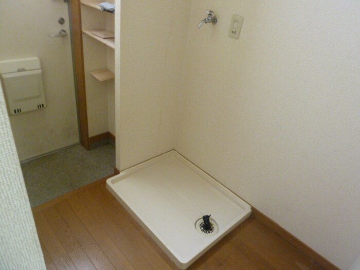 物件内観写真13　(洗濯機置場)