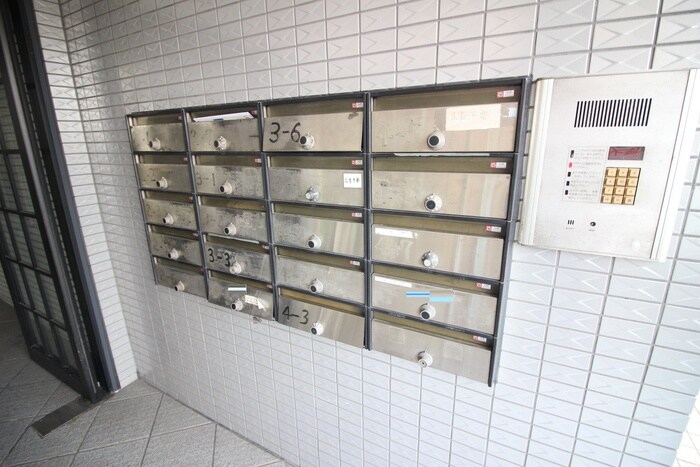 物件外観写真6　(エントランス部分)