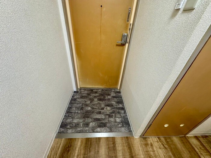 物件内観写真14　(玄関)