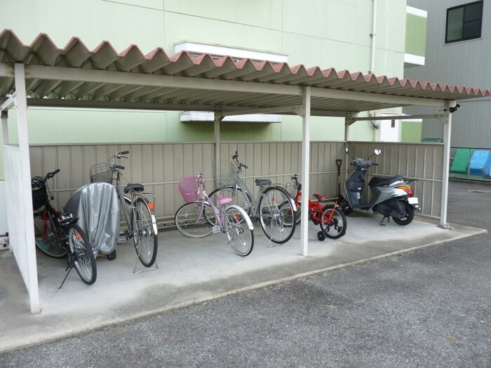 物件外観写真3　(駐輪場)