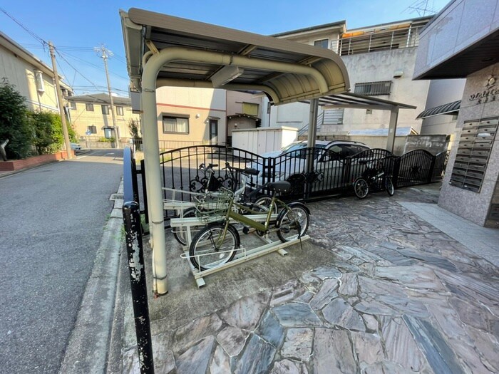 物件外観写真2　(駐輪場)