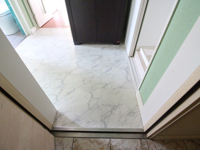 物件内観写真15　(玄関)