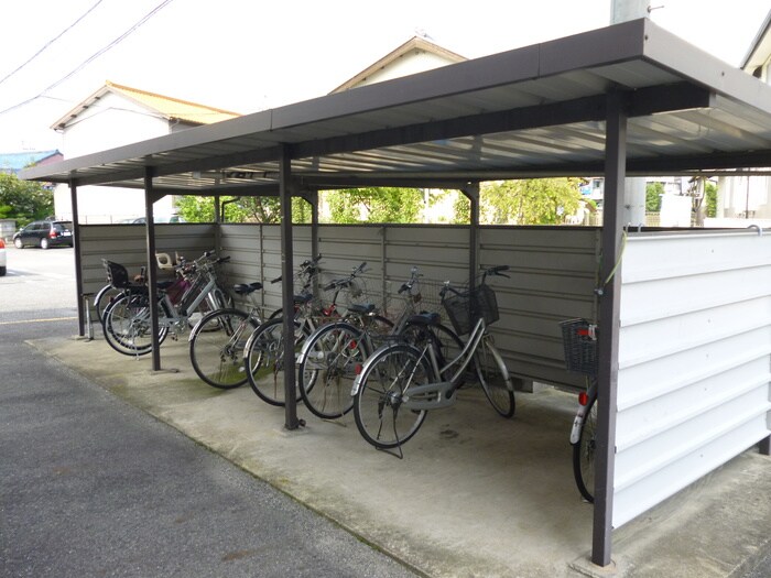 物件外観写真3　(駐輪場)