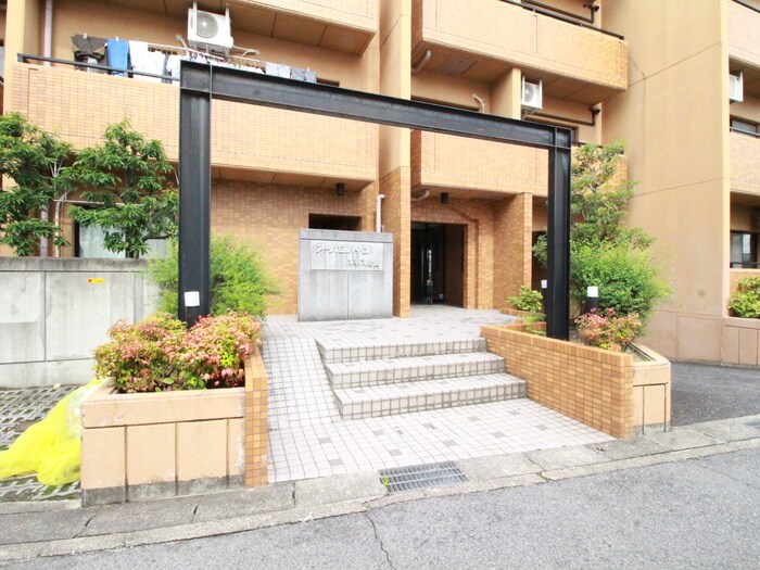 物件外観写真4　(エントランス部分)