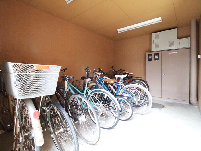 物件外観写真5　(駐輪場)