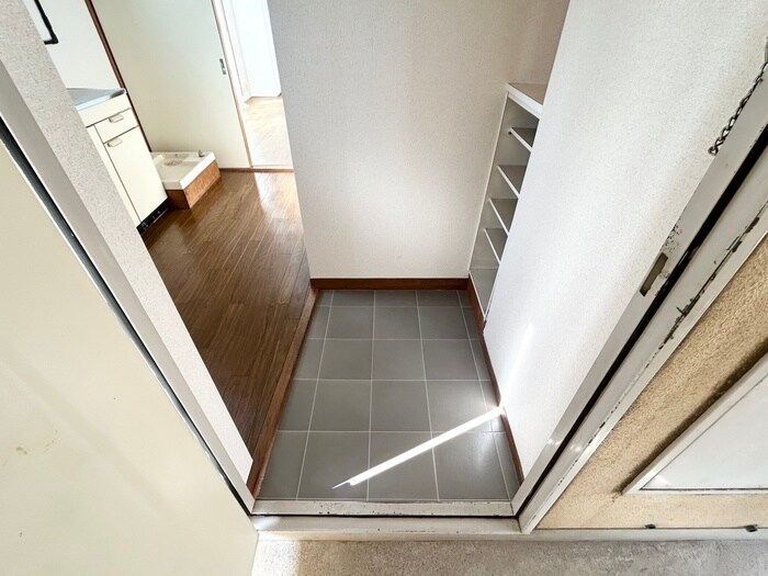 物件内観写真12　(玄関)