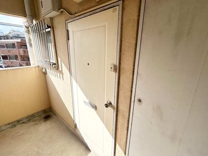 物件内観写真16　(玄関)
