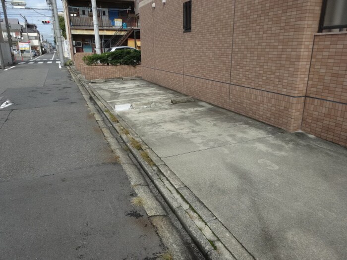 物件外観写真5　(駐車場)