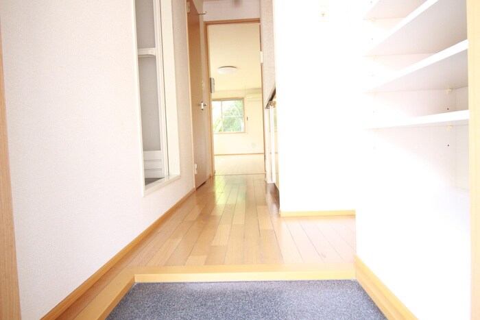 物件内観写真7　(玄関)