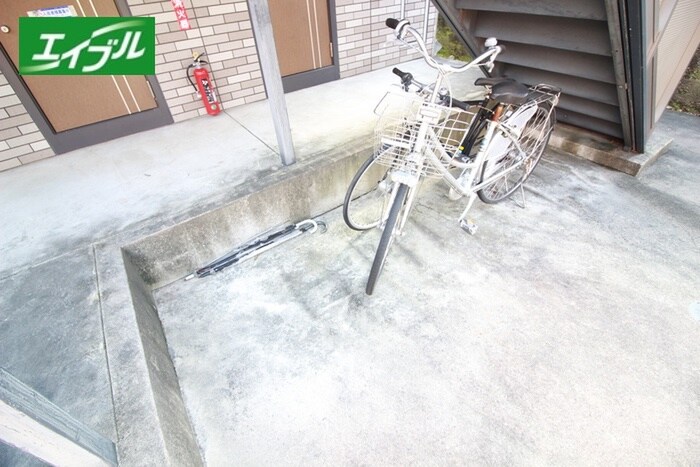 物件外観写真5　(駐輪場)