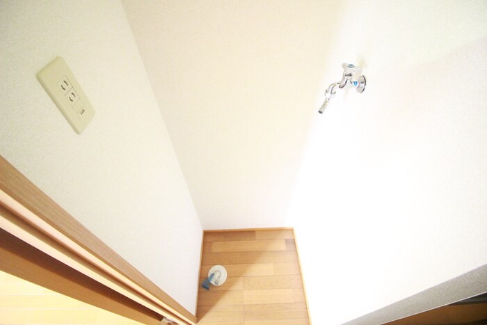 物件内観写真12　(洗濯機置場)