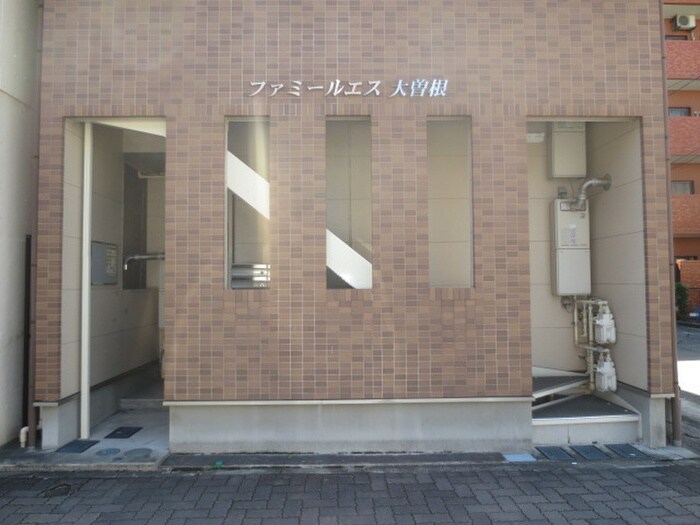 物件外観写真3　(エントランス部分)