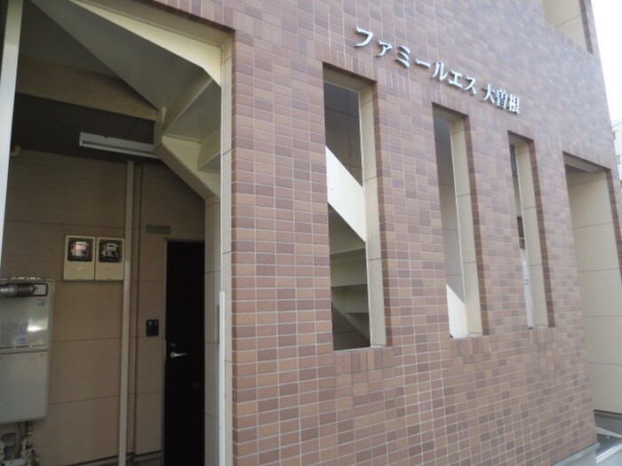 物件外観写真5　(エントランス部分)