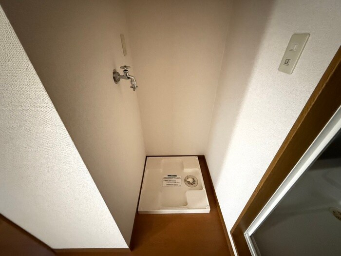 物件内観写真15　(洗濯機置場)