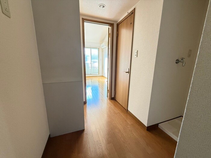 物件内観写真20　(廊下)