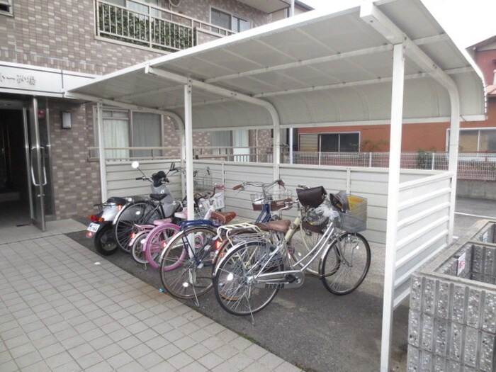 物件外観写真4　(駐輪場)