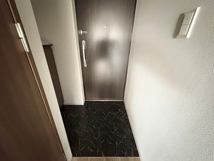物件内観写真16　(玄関)