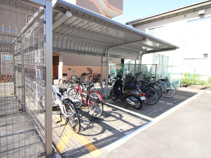 フラワービレッジの駐輪場