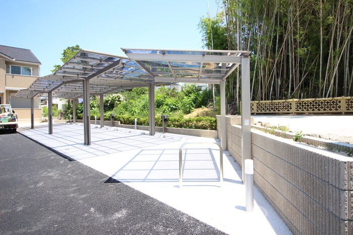 物件外観写真4　(駐輪場)