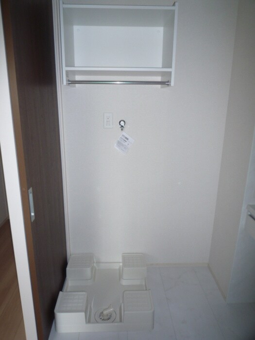 物件内観写真17　(洗濯機置場)