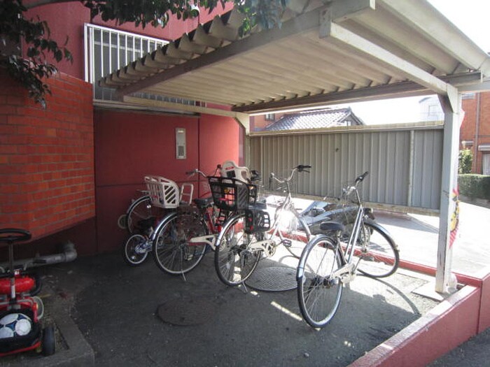 物件外観写真4　(駐輪場)