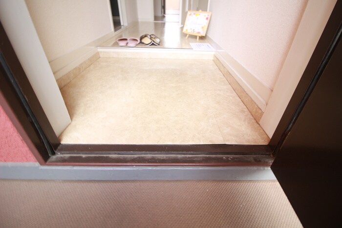 物件内観写真18　(玄関)