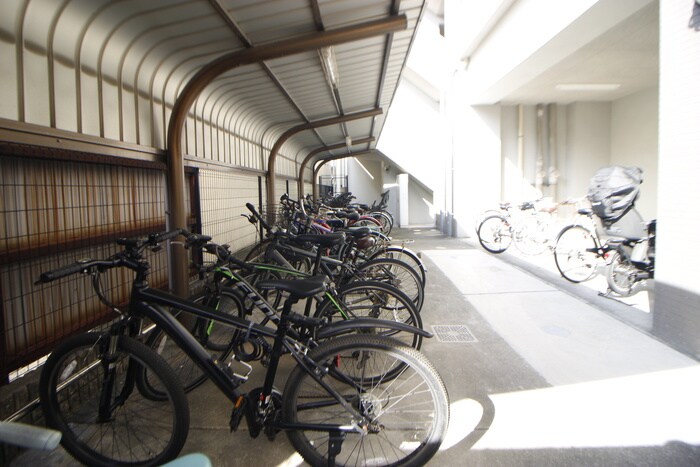 物件外観写真4　(駐輪場)