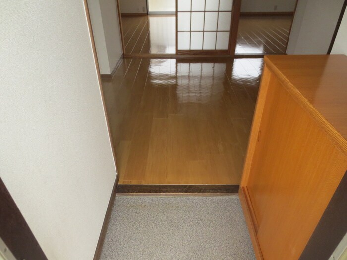 物件内観写真13　(玄関)