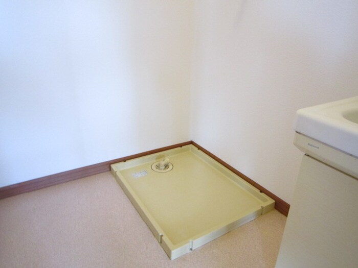 物件内観写真16　(洗濯機置場)