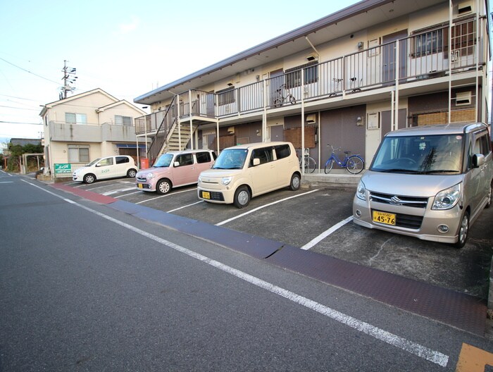 物件外観写真4　(駐車場)