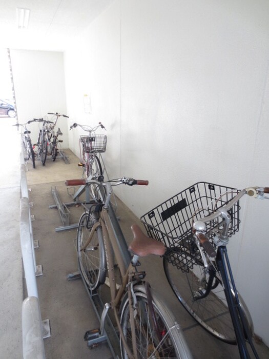 物件外観写真5　(駐輪場)