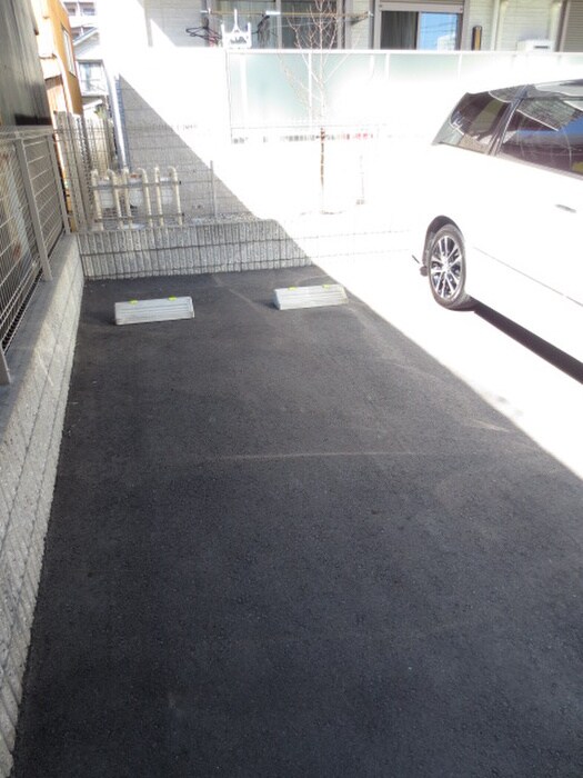 物件外観写真6　(駐車場)